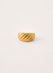 Ethereal Kiss Ring - Gold
