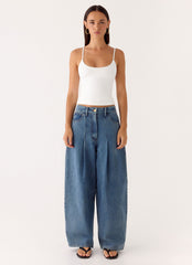 Zayn Pleated Jeans - Light Wash Blue