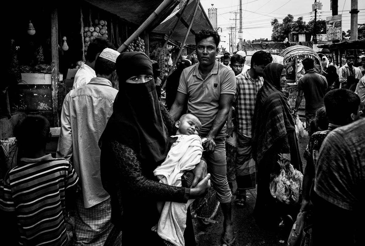In the streets of Bangladesh - XX Poster och Canvastavla