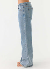 Aesha Low Rise Jeans - Light Denim