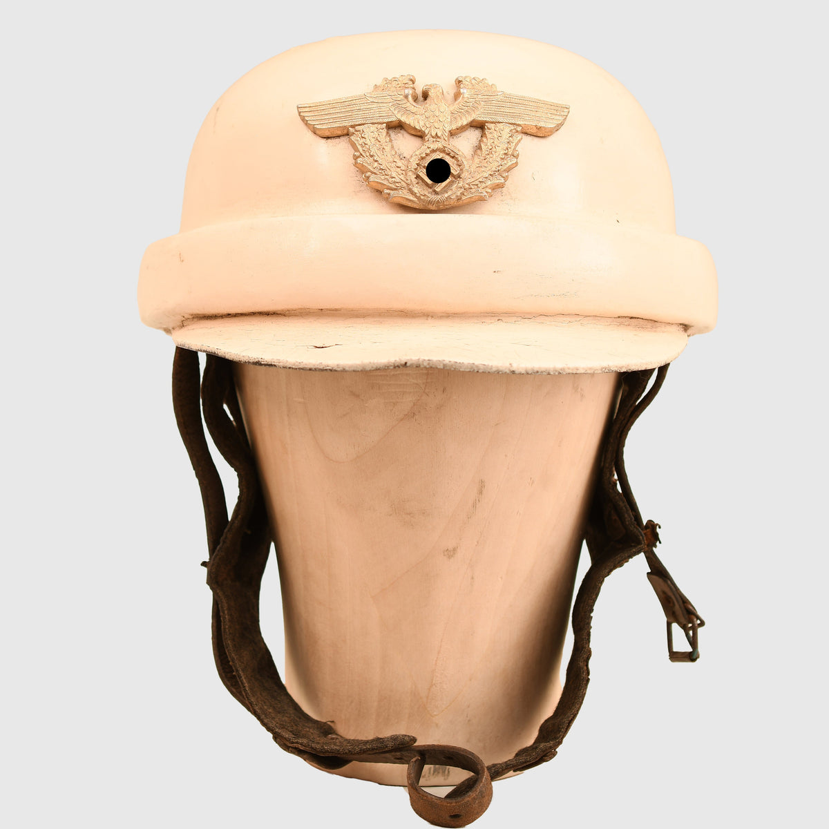 GERMAN WWII POLICE MOTORCYCLE PARADE CRASH HELMET IN WHITE