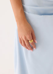 Ethereal Kiss Ring - Gold