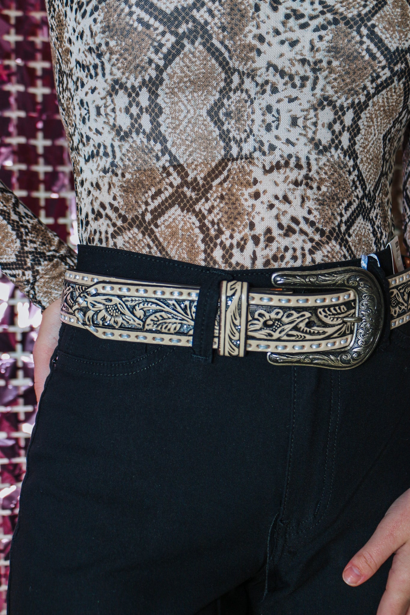 Ariat 1 1/2 White Pierced Silver Glitter Underlay Belt