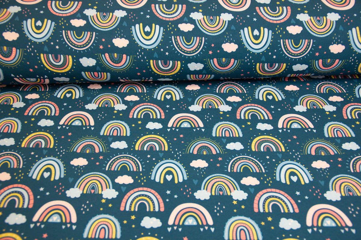 Stoff blau mit Regenbogen – Meterware in Premium-Qualität