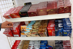 roll own cigarettes Roll-your-own cigarettes — Stock Editorial Photo ©  defotoberg #79638446