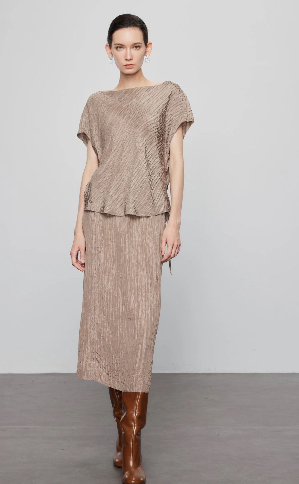 Max Simple NYC Set WOODGRAIN PLEATED SILK TOP IN CHAMPAGNE