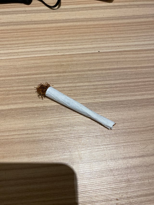 Ran out of filters, its hard to roll without filter. Ill smoke from the  smaller end : r/Cigarettes